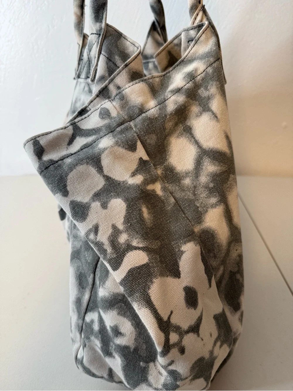 ALO Yoga Gray Tie-Dye Canvas Tote - Picture 8 of 13